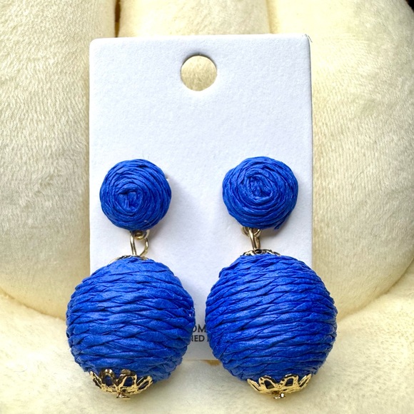 Jewelry - 🌴 Elegant Blue Earrings with Gold Accents